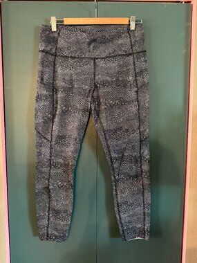 Lululemon Leggings - 3/4 length - size L